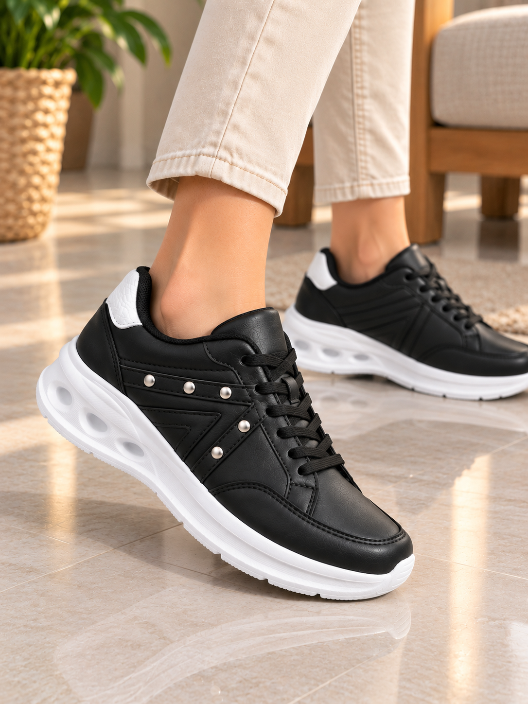 Kadın Kalın Tabanlı Metal Detaylı Bağcıklı Günlük Siyah Spor Ayakkabı Sneaker